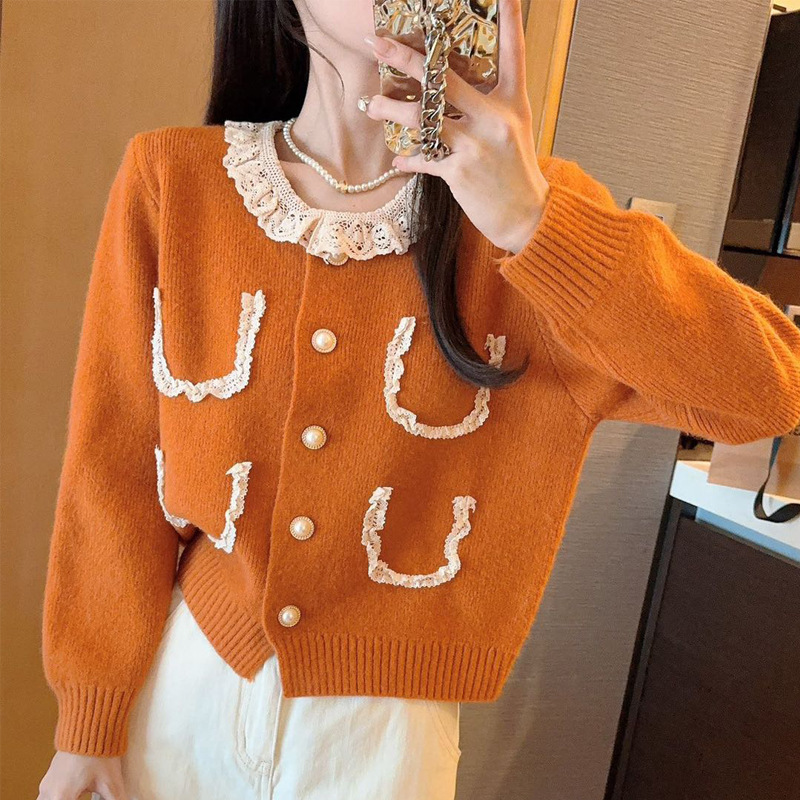 Real Shot of Autumn and Winter Style Red Sweater with Contrasting Color Doll Collar, Holiday Vibes, and a Flattering Knit Cardigan Real Shot of Autumn and Winter Style Red Sweater with Contrasting Color Doll Collar, Holiday Vibes, and a Flattering Knit Cardigan