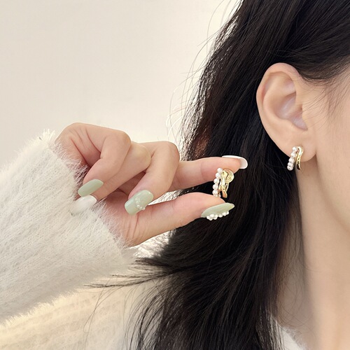 Simple and high-end commuting versatile pearl C-ring non-pierced earrings mosquito coil ear clip earrings
