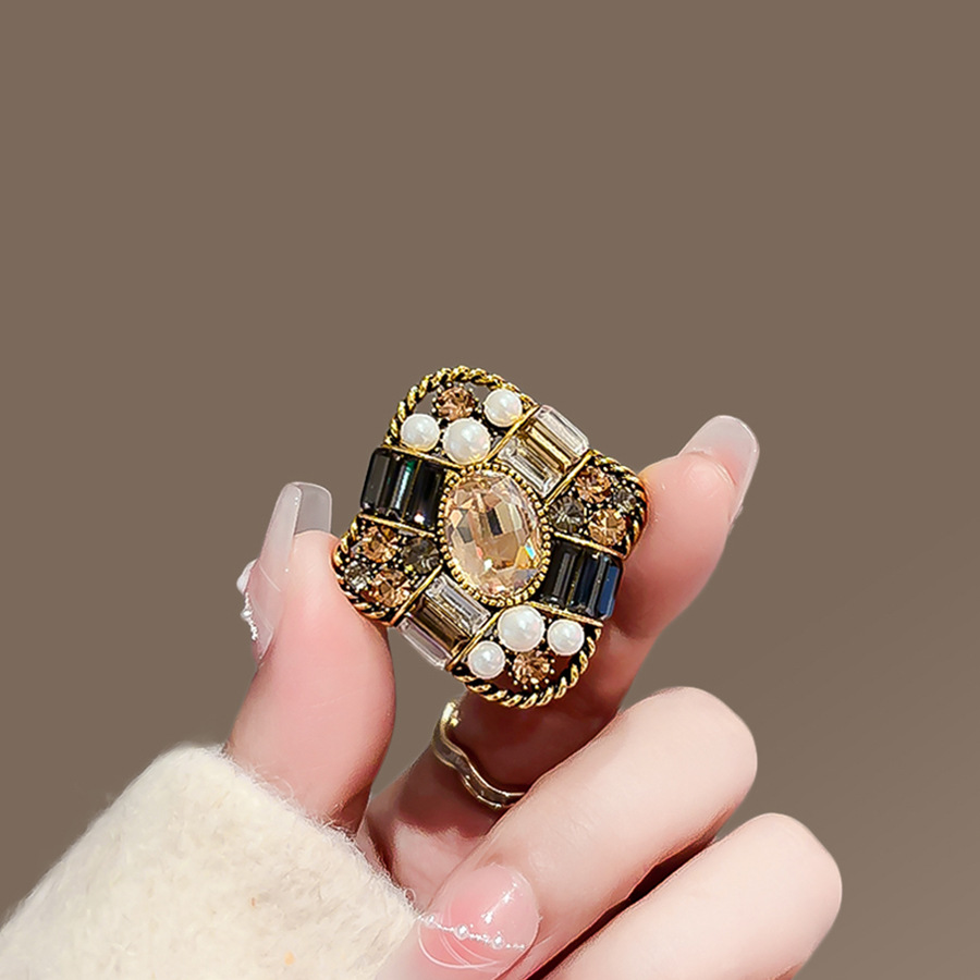 463#brooch