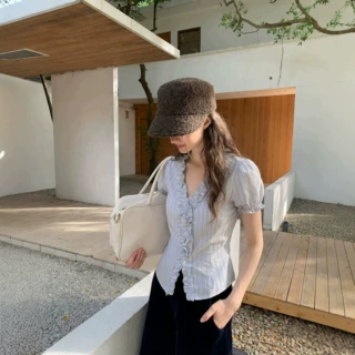 设计感法式木耳边V领收腰条纹衬衫女2026夏季甜美泡泡袖短上衣女