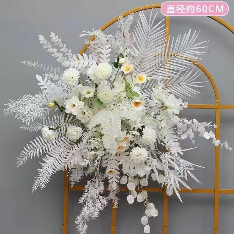 結婚祝いの大きいタイプの花を並べて絹の花の完成品の装飾をシミュレーションします。|undefined