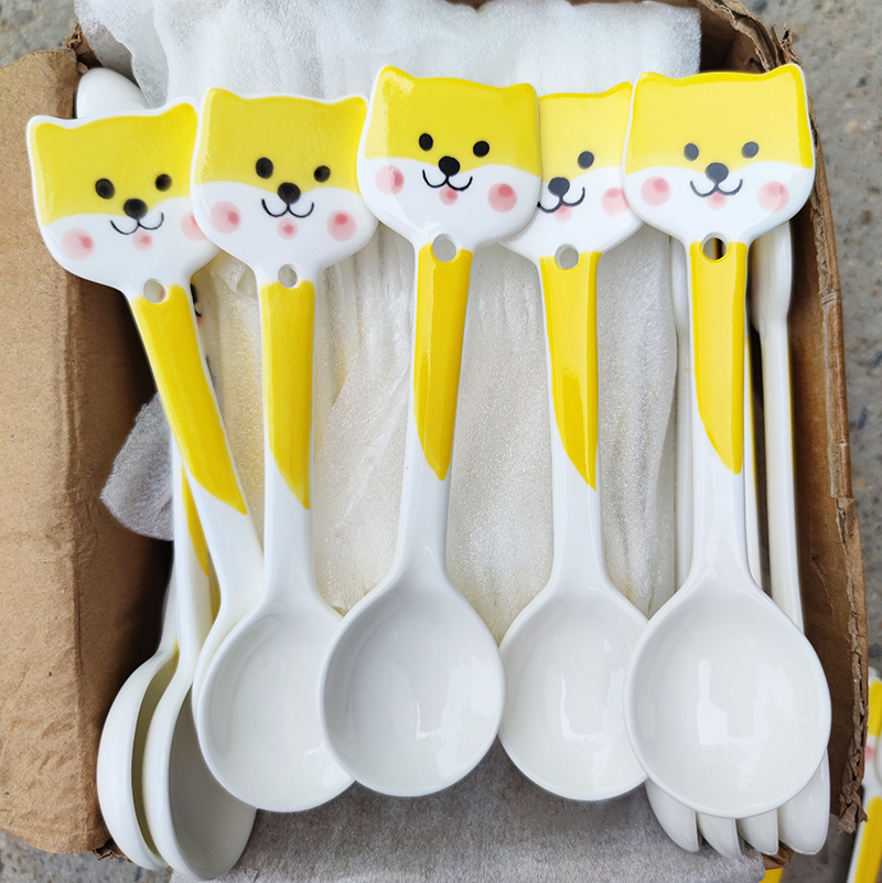 Inswind de alto valor facial lindo dibujo animado cuchara de mango largo cuchara de bebés cuchara de cerámica casera cuchara de café creativa