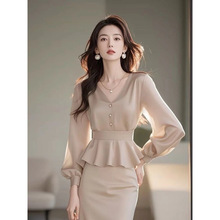 高级法式2025新款显瘦上衣荷叶半身裙职业套装两件套a字小个子