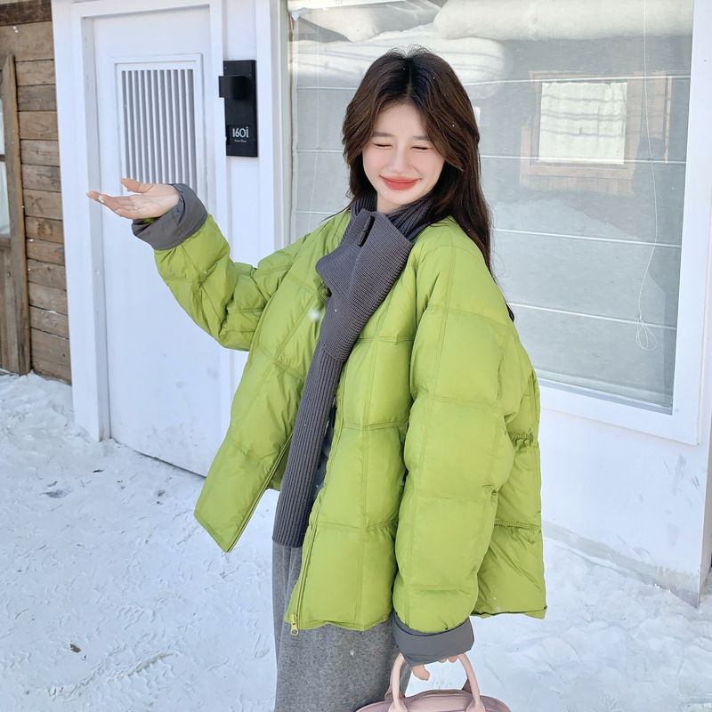 新款豆腐块围巾苹果绿羽绒服