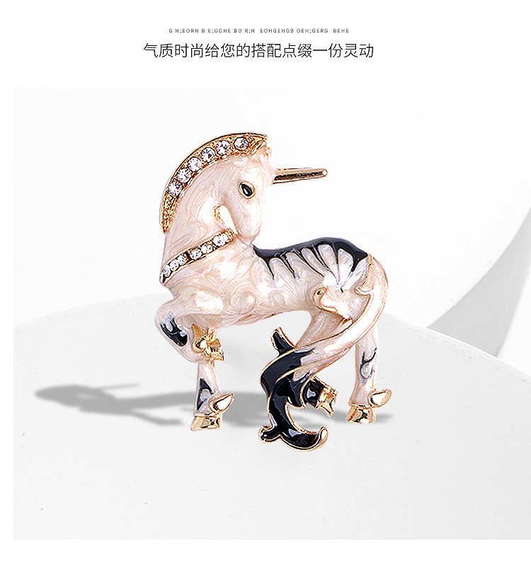 European and American Retro Baroque Style Unicorn Brooch Enamel Color Full Diamond Animal Pin Gorgeous Coat Accessory Brooch