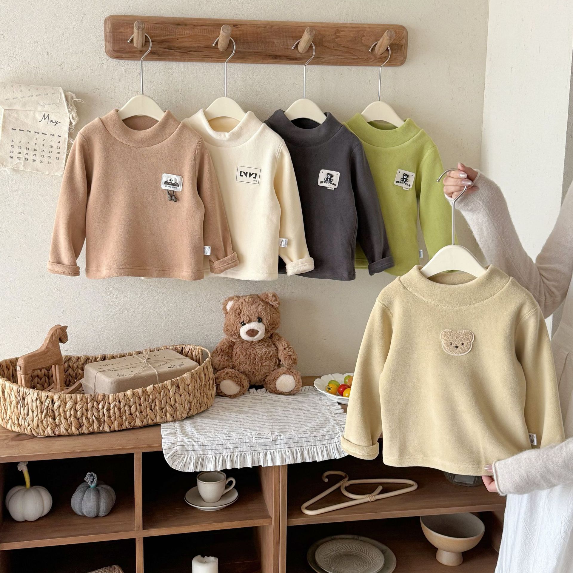 Camisas de base para niños otoño y invierno de vello sin hueso de dibujos animados, camisas para niños y niñas, cuello redondo grueso, ropa infantil de mangas largas