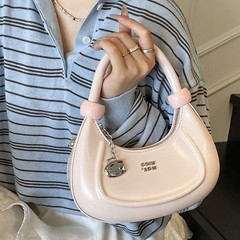 超人気のニッチなパテントレザーバッグ女性用 2025 新しい夏多用途ソリッドカラークロスボディバッグ絶妙なポータブル餃子バッグ