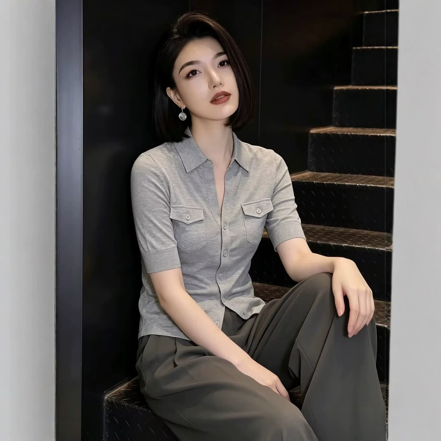 Áo thun polo cổ bẻ tay ngắn dệt kim phom slim màu xám — Màu đặc chi tiết 2