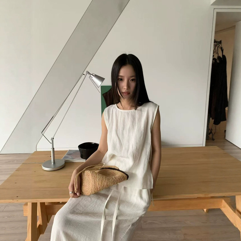 On Line Korean Style Pure Linen Minimalist Sleeveless Vest with Relaxed Tie Design and Round Neck Pullover Vest 82791