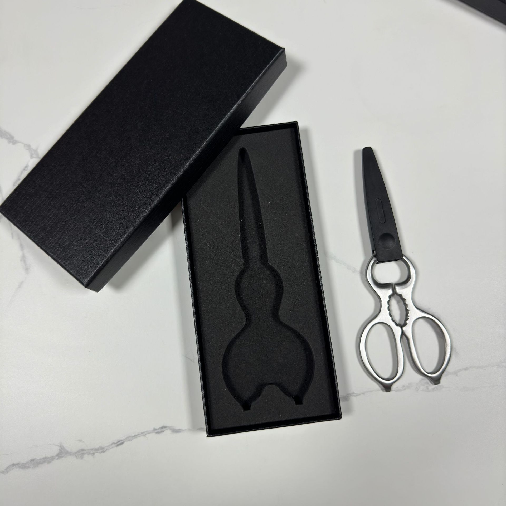 Non-Detachable Manufacturer's Ready-Made Kitchen Scissors, Multi-Purpose Stainless Steel Chicken Bone Scissors That Can Hold Walnuts, Kitchen All-Steel Scissors