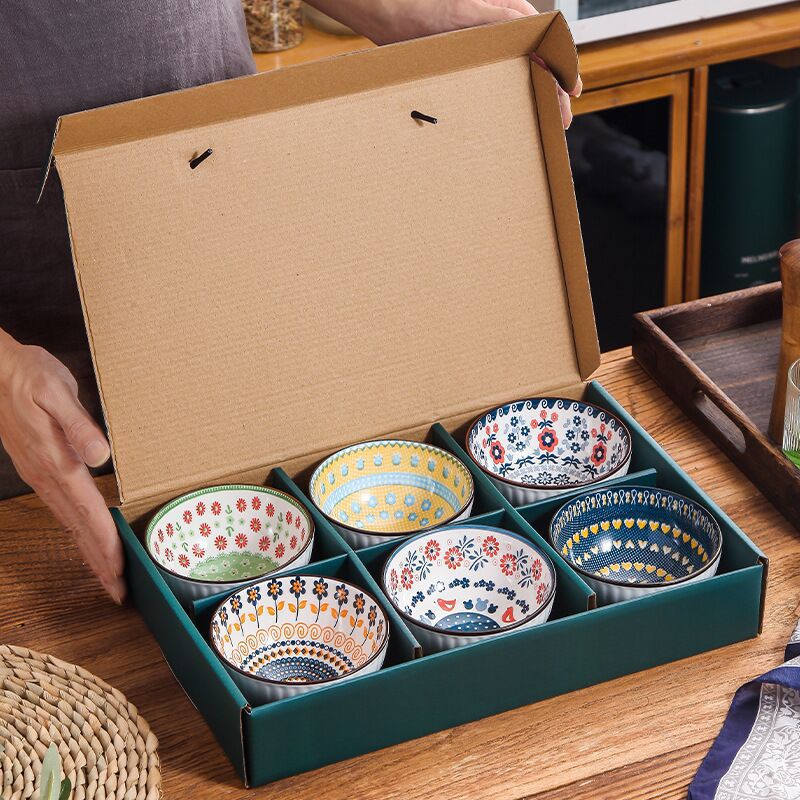 Abrir regalos de negocios de cerámica de alto valor de cara cubiertos tazones palillos plato al por mayor cajas de regalo de flores azules actividades de regalo de mano porcelana azul