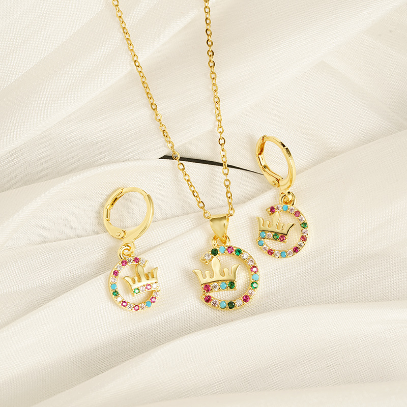 Collar de oro de arena vietnamita de lujo ligero, pendientes de corona hueca de diamantes de estilo europeo y americano, joyería de temperamento francés femenino al por mayor