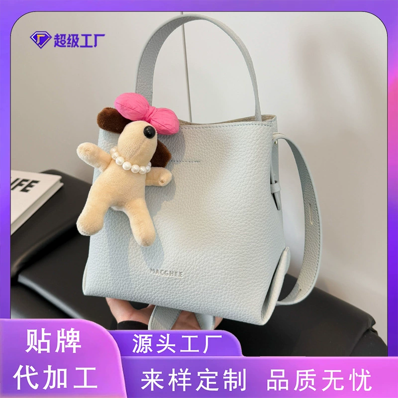 Повседневная текстурная сумка для ведра для весны 2025 новый тренд иностранных женщин мода простая сумка на одно плечо