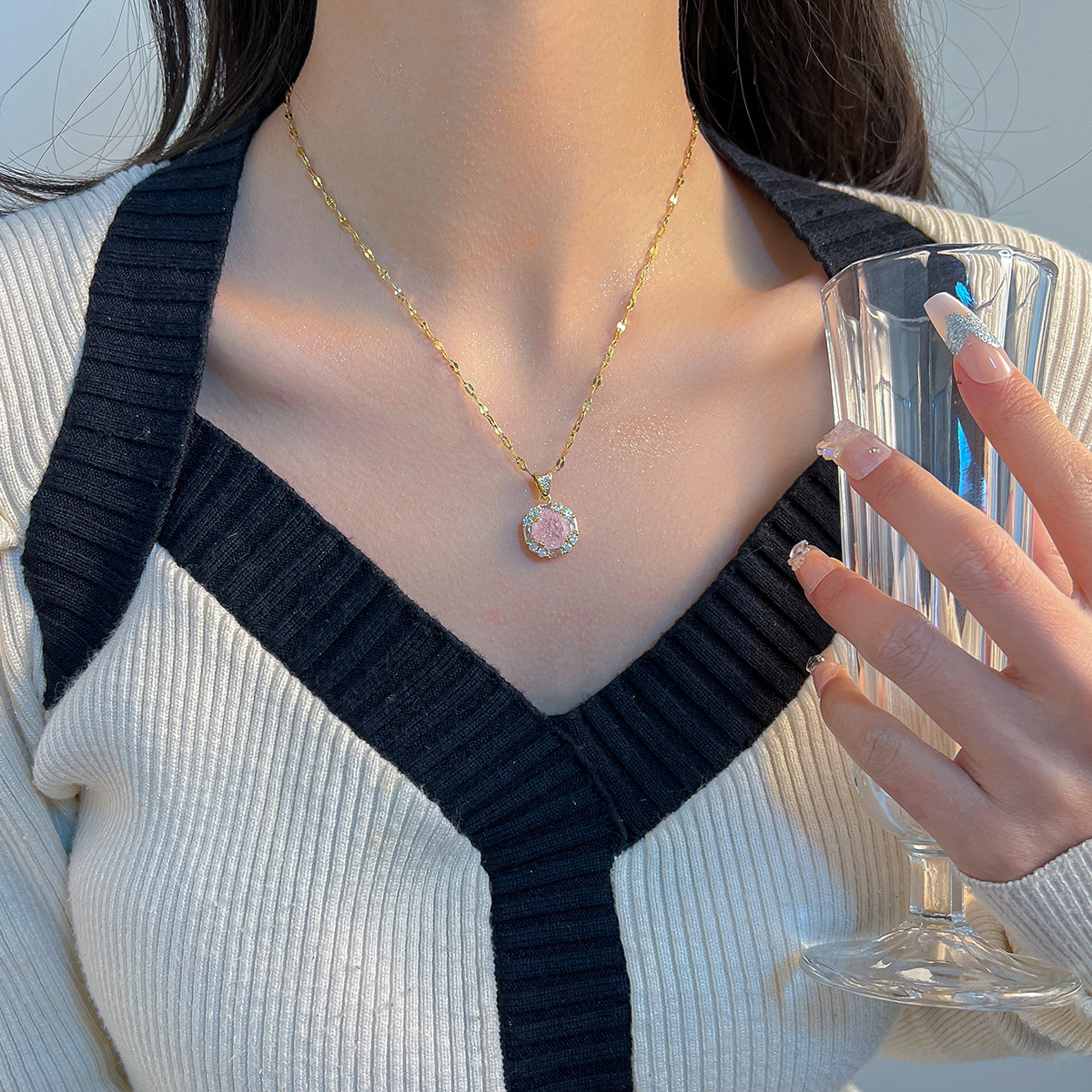 Daily Occasion Alloy, Titanium Steel Material Water Droplets Pattern 1 Piece Simple Style Water Droplets Alloy Titanium Steel Inlay Rhinestones Women's Pendant Necklace