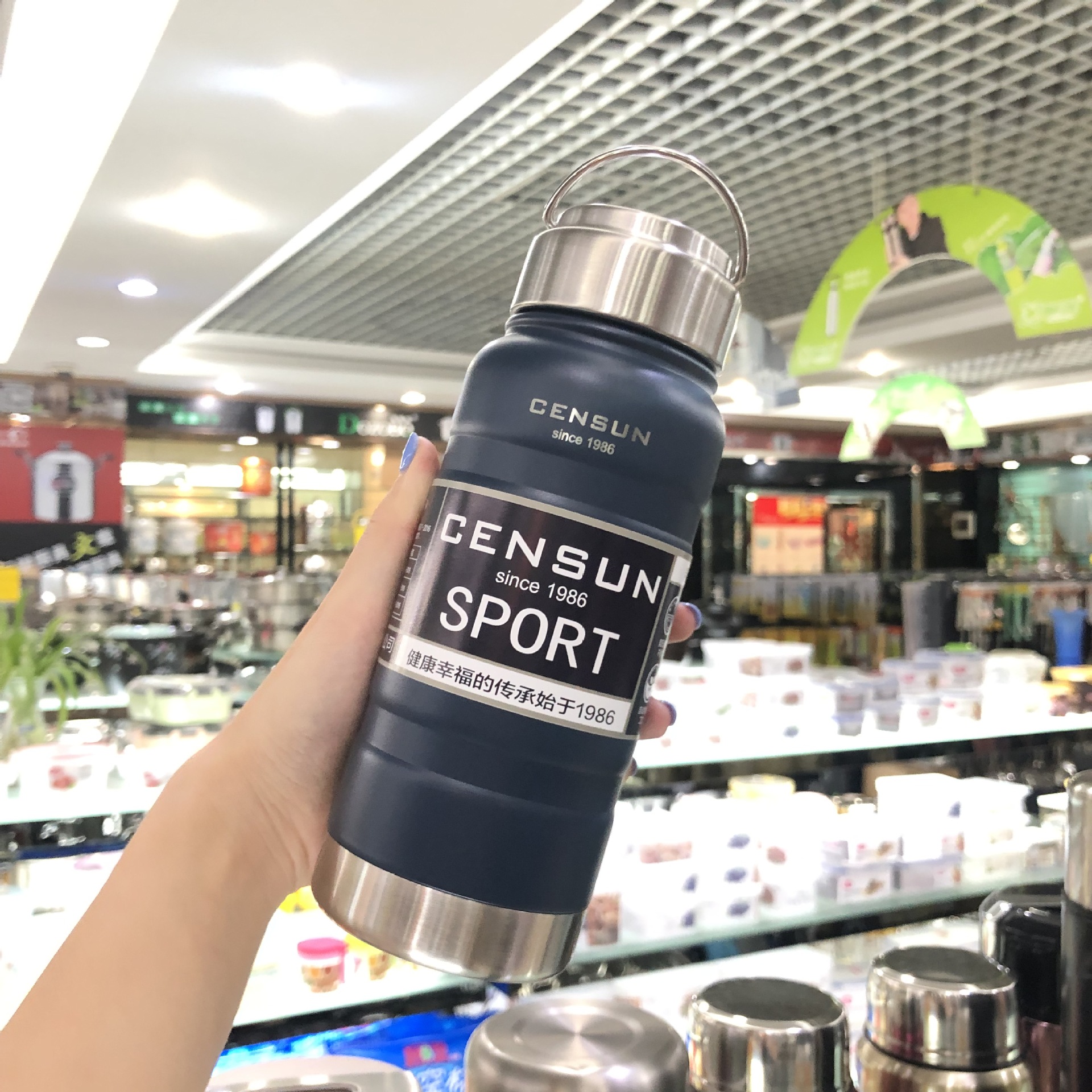 Primer vacío taza de acero inoxidable 304 hombres y mujeres fresco deportes al aire libre portátil taza de agua de gran capacidad 500ml