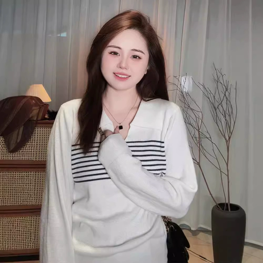 Женская одежда больших размеров, дизайн пухлых девочек, свитер в полоску с воротником POLO контрастного цвета и длинными рукавами, Женский Осенний универсальный топ для похудения