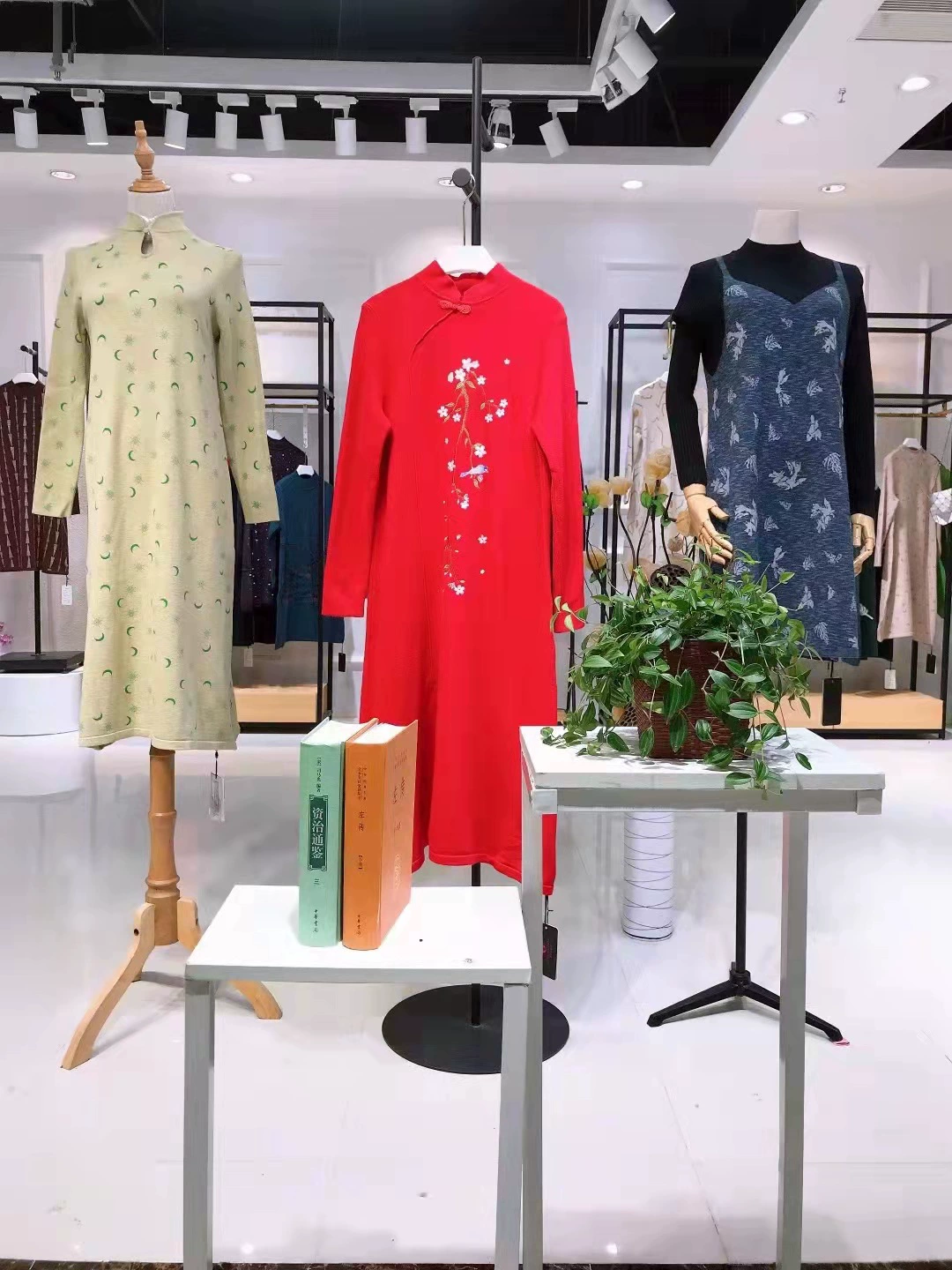 Мама осень зима 2023 новый трикотажный свитер платье леди женская марка скидка оптом из первых рук