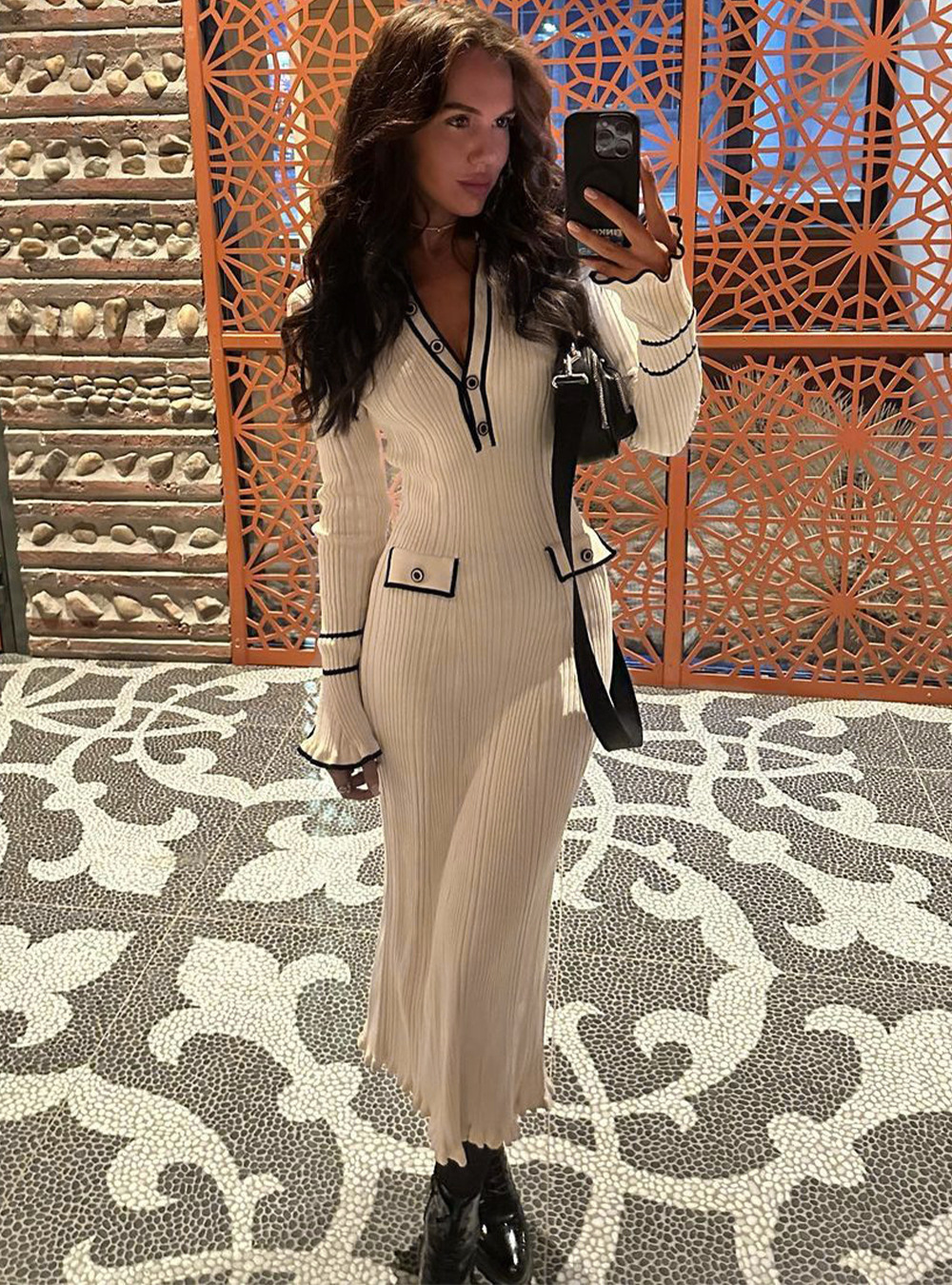 560g Weight Maxi Long Dress Dress Length Type Long Sleeve Sleeve Length Sheath Dress Dresses Type Bell Sleeve Sleeve Type knit Fabric Type Mid Waist Waist Line Holiday Occasion Turndown Neckline Slim Fit Type Color Block Pattern Winter, Spring, Autumn Season Women's Gender Elegant, Streetwear Style Wholesale Women's Elegant Streetwear Color Block Holiday Turndown Long Sleeve Sheath Dress 无