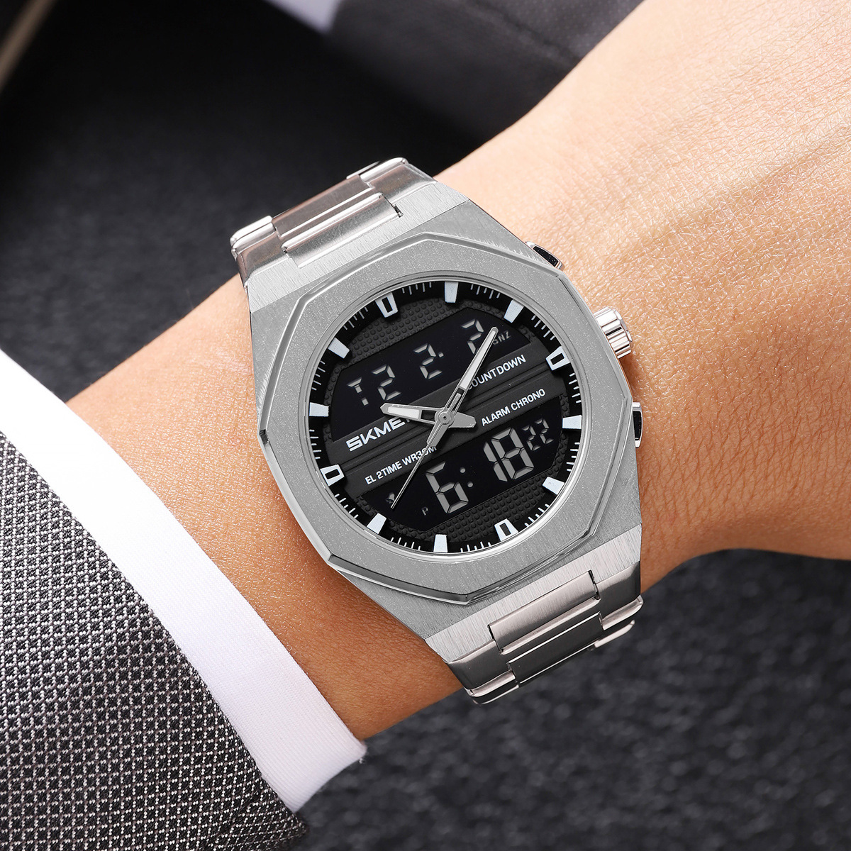 Momento transfronterizo de tres muestras de relojes de hombre reloj deportivo de aleación multifuncional nocturna fábrica impermeable al por mayor spot