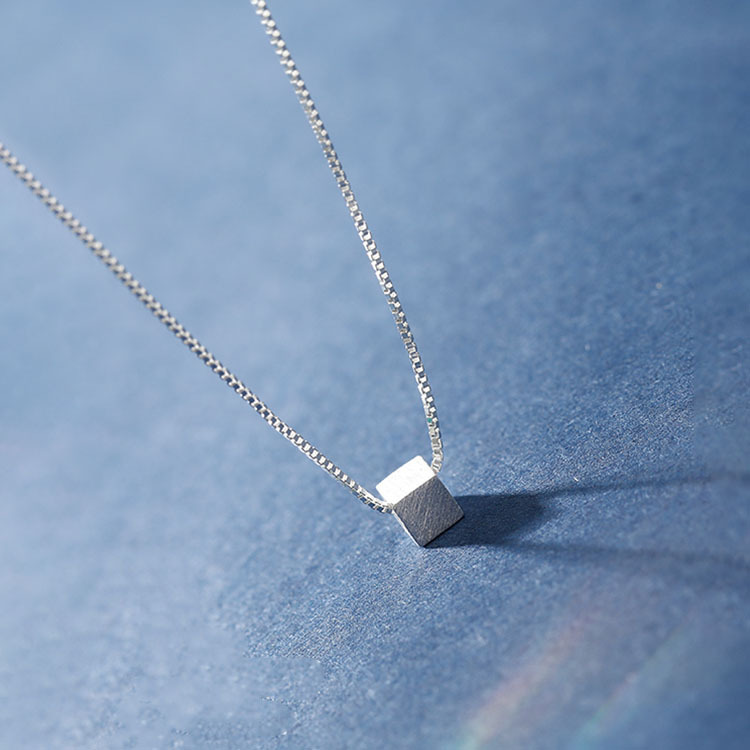 Sunburst Geometric Cube Necklace For Women, Simple And Unique, Versatile, Minimalist Style, Light Luxury, Matte Brushed_voghion.com