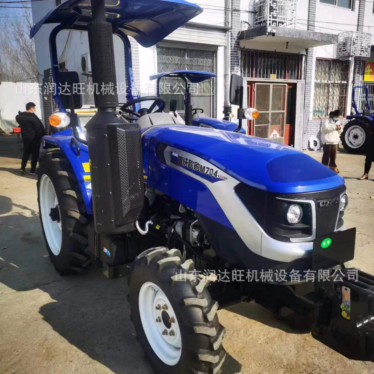 全新雷沃704-2h潍柴四轮拖拉机 8+8梭式换挡 强压四驱补贴拖拉机