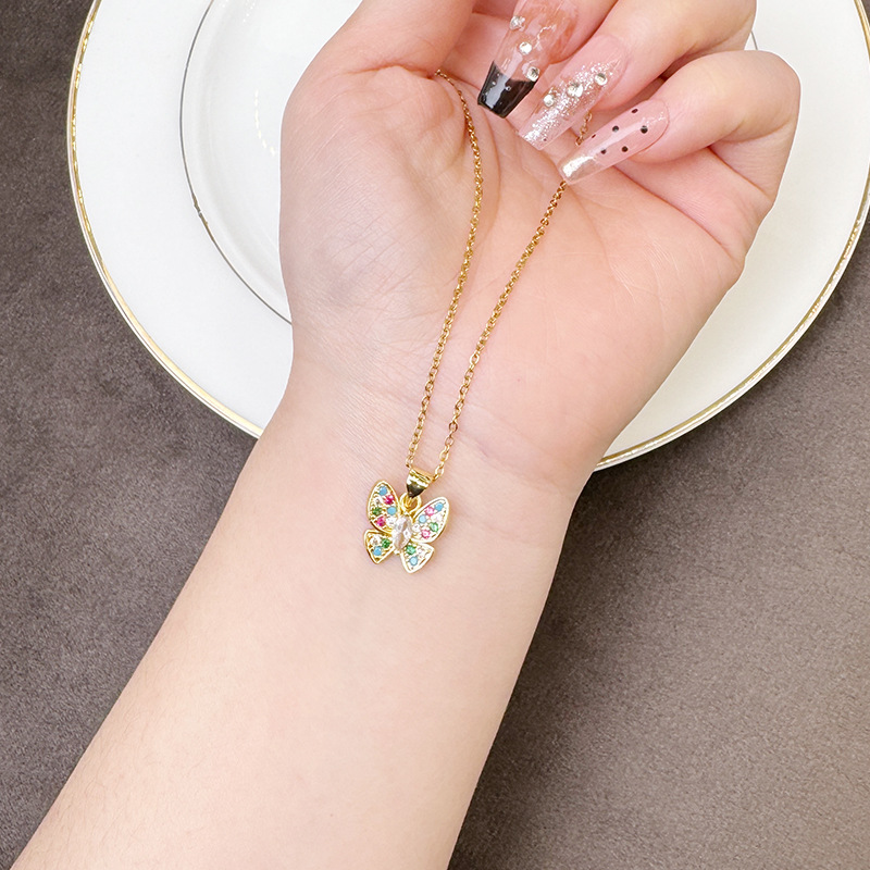 Nuevos productos collares de oro de arena de Vietnam micro-colourado mariposa pendientes de mariposa para mujeres lujosas no se desvanecen joyerías transfronterizas al por mayor