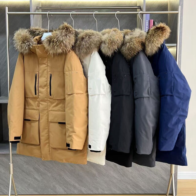 Second-generation Korean Zhang Linghe style down jacket with small embroidered logo, real raccoon fur collar, casual, loose-fitting, and warm workwear
