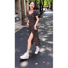 法式碎花连衣裙女春夏新款黑色高级感开叉长裙气质设计感小众茶歇