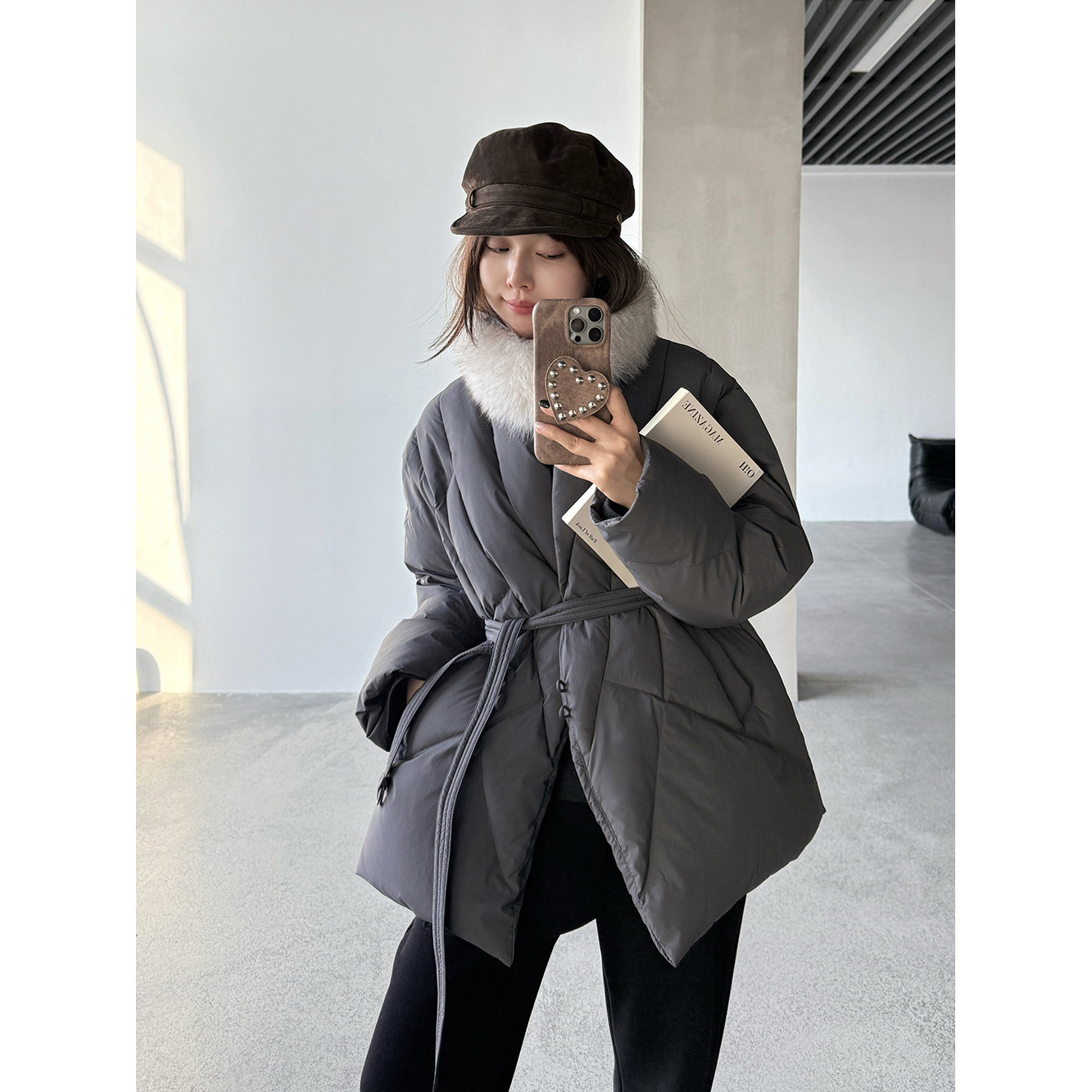 【王琪芝】90白鸭绒狐狸毛围脖收腰羽绒服女保暖V领厚外套WQ122