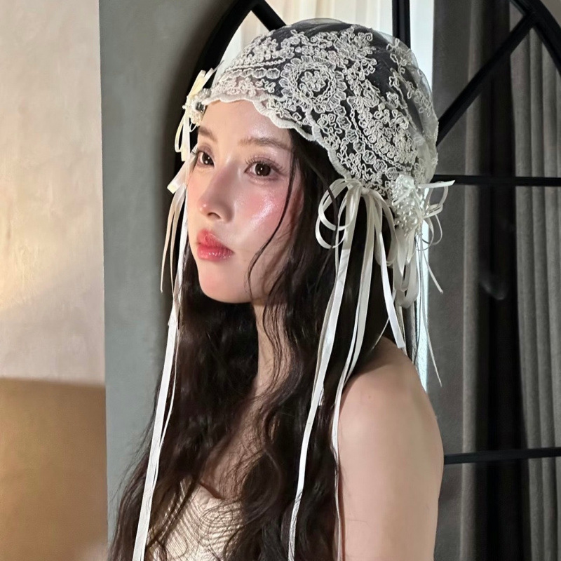 Vintage Lace French Bridal Veil for Outdoor Photography