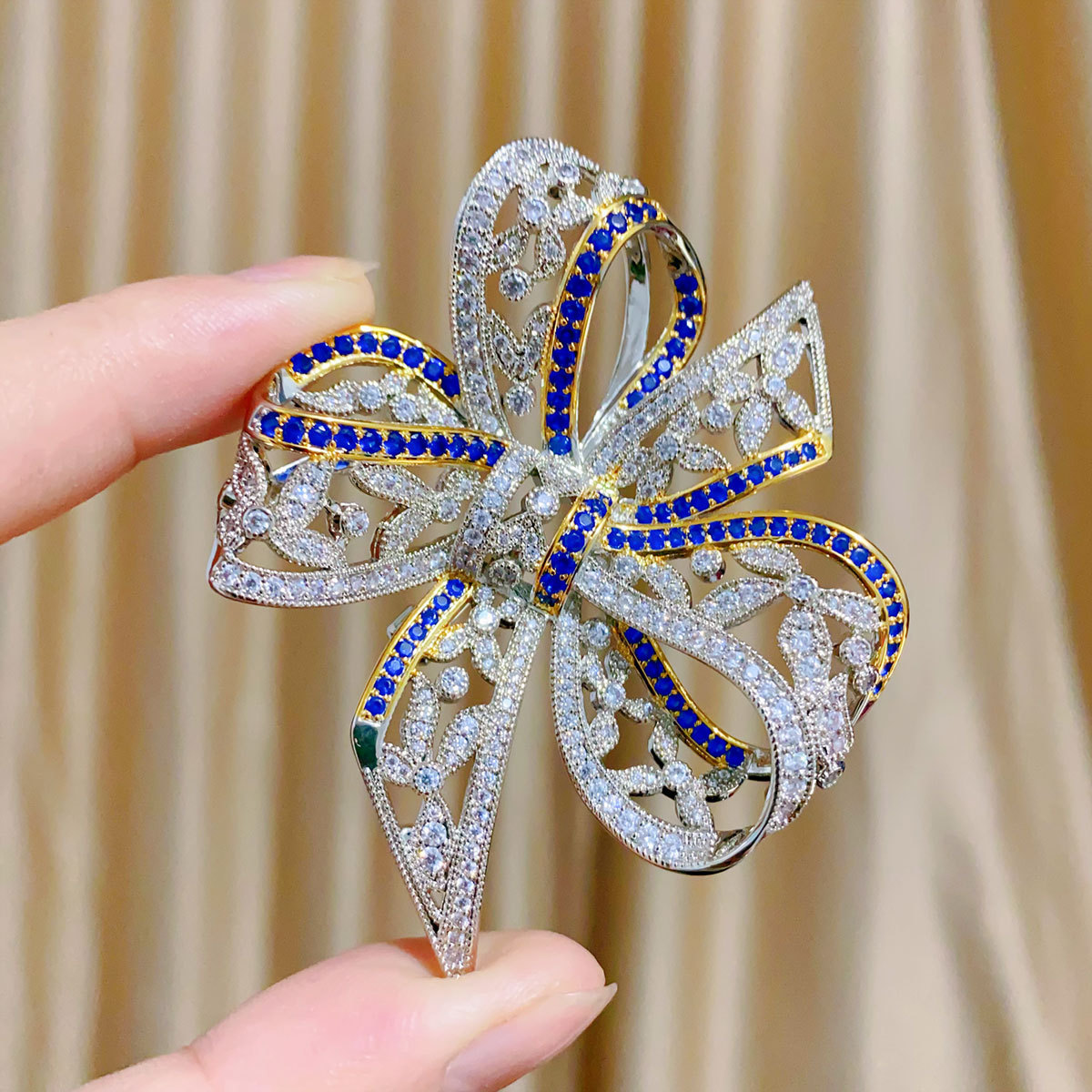 Glam Bow Knot Copper Inlay Zircon Women's Brooches display picture 3
