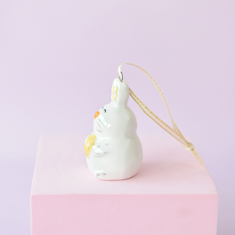 Conejo creativo Flor de zanahoria pequeña pieza colgante de cerámica alivio tridimensional colgante decoración del hogar lindo regalo de cumpleaños