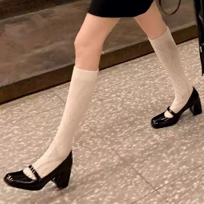 Женские туфли Мэри Джейн французского стиля 2025 года, новая модель, миниатюрные, на массивном каблуке, с ремешком на щиколотке, ретро, универсальные, однотонные.