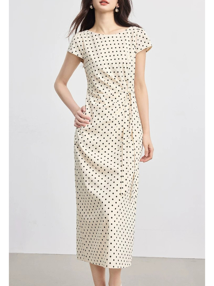 Váy maxi chữ A thắt eo họa tiết chấm bi đen trắng tay ngắn xẻ tà — Điểm đen Apricot Bottom