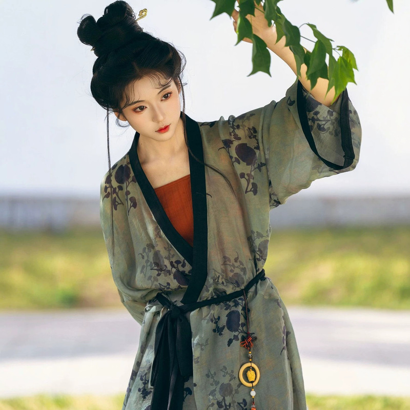 Original Song Dynasty-Style Hanfu for Women, 2026 New Model, Embroidered Song-Style Waistcoat, Strapless Pleated Skirt, Spring and Summer Daily Ancient Costume Original Song Dynasty-Style Hanfu for Women, 2026 New Model, Embroidered Song-Style Waistcoat, Strapless Pleated Skirt, Spring and Summer Daily Ancient Costume