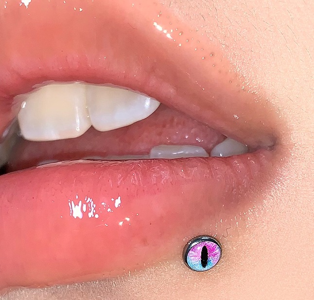 Silver pointed spike labret stud material detail