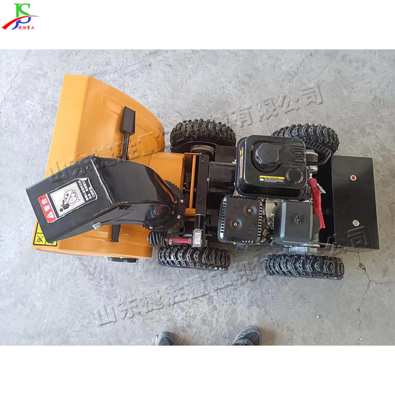 Máquina de lanzamiento de nieve de pista de control remoto autopropulsada máquina de eliminación de nieve de pista tres en uno Tipo de cepillo máquina de eliminación de nieve de carretera de ciudad