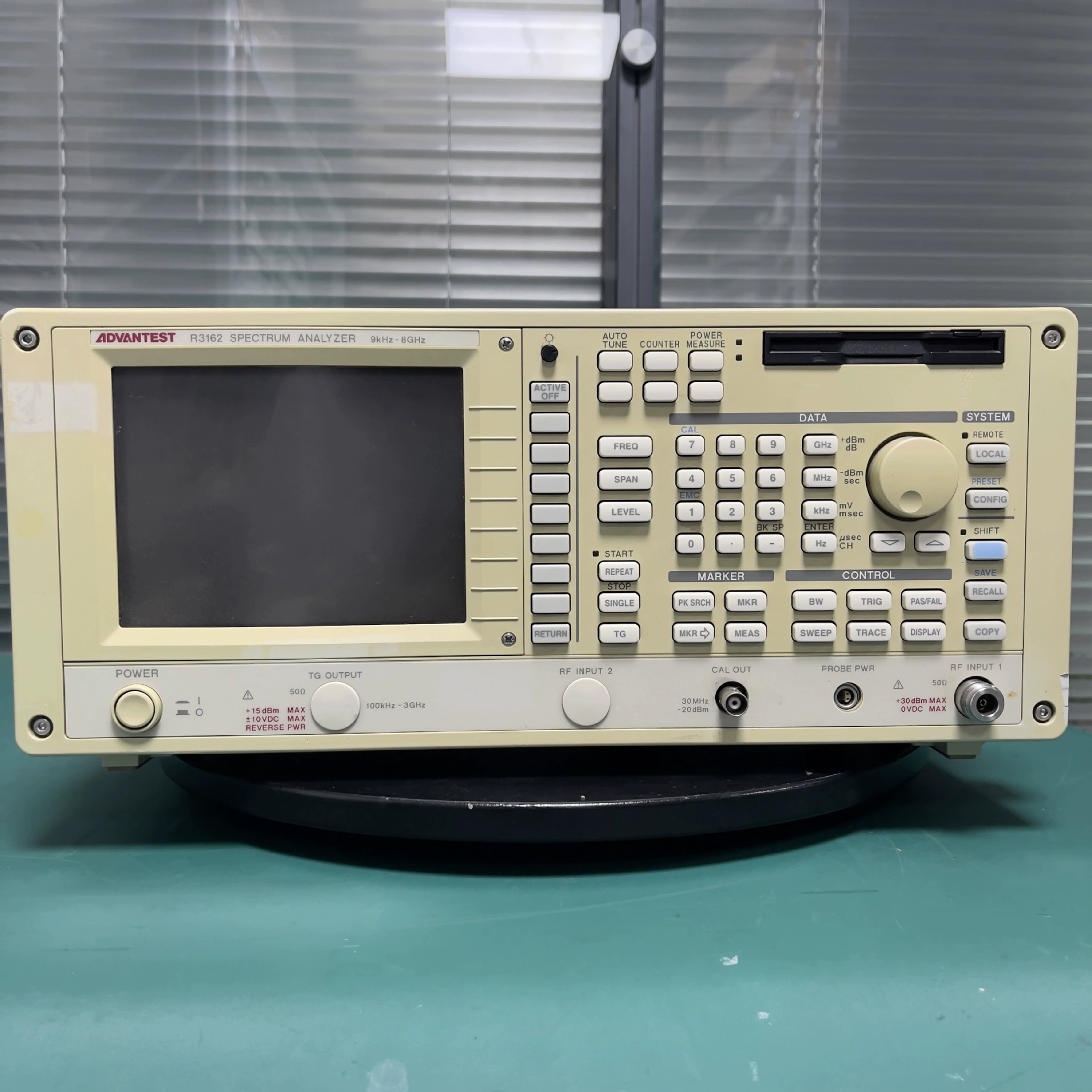 Льготная цена Edvan ADVANTEST R3162 анализатор спектра подержанный импортный станок упакован