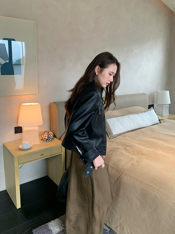 万为 机车风翻领短皮衣女2025秋季新款单排扣短款皮夹克外套P3742|undefined