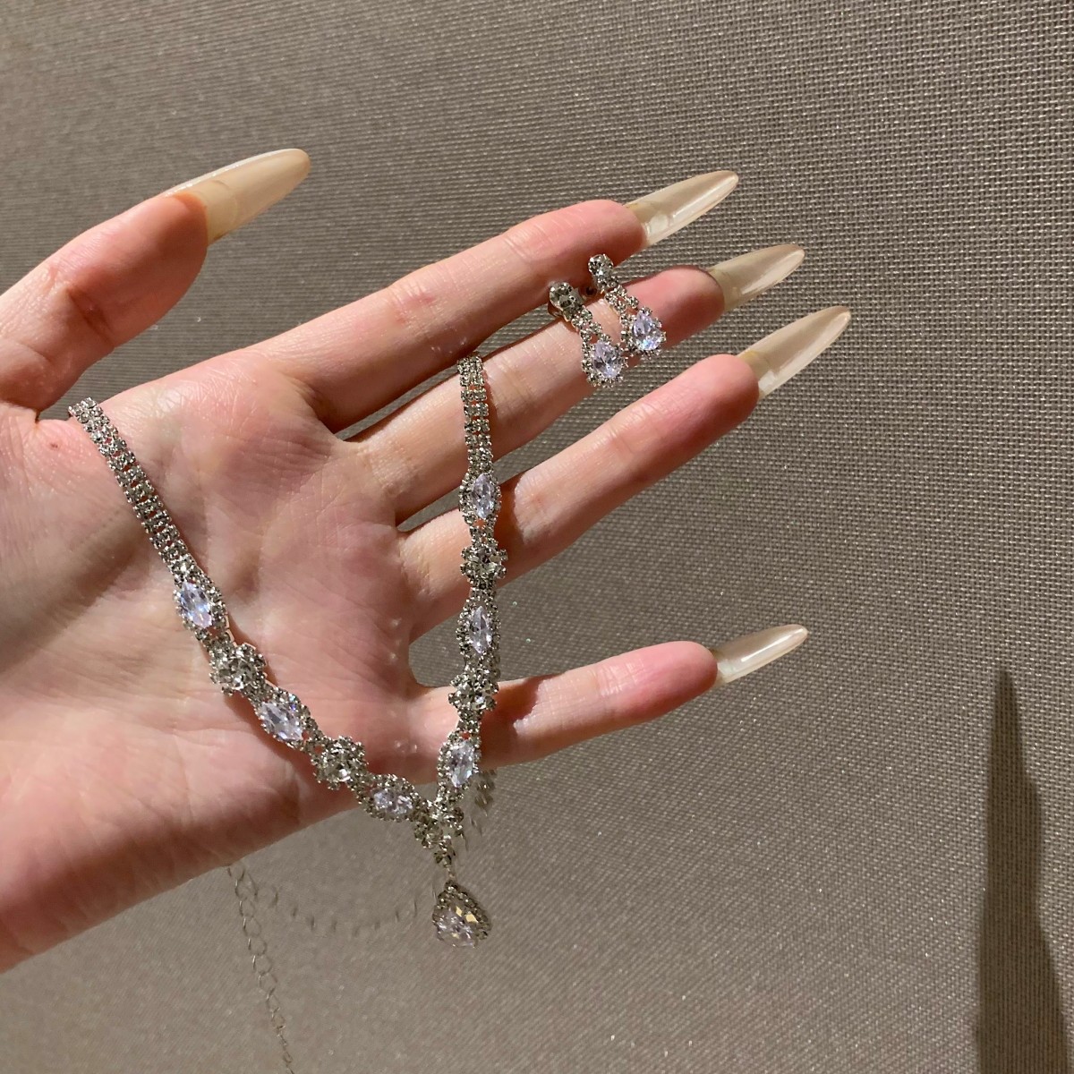 Funkelndes Wassertropfen-collier Mit Quasten Und Ohrringen_voghion.com