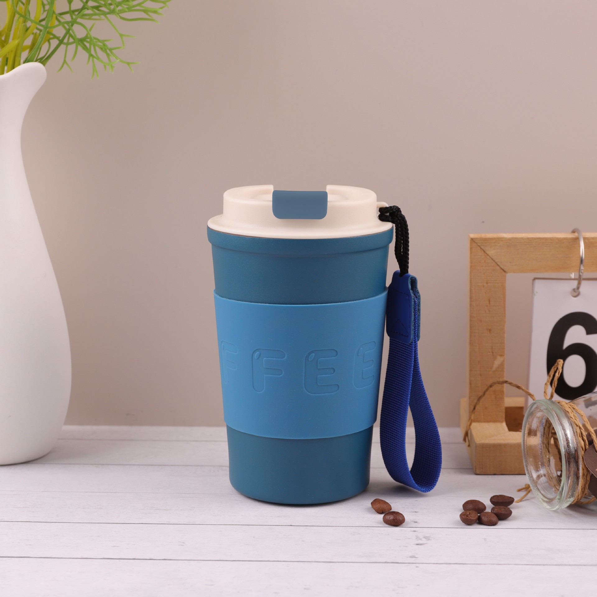 Sudeste asiático popular taza de café de dibujos animados de alta apariencia portátil ventosa coche 304 Acero inoxidable portátil taza de agua