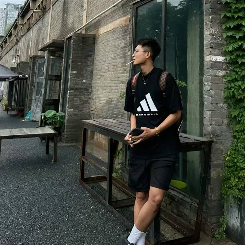 American-Style Summer Basic Solid Color Nylon Shorts for Men, Simple Quick-Dry Casual Loose Sports Breathable Five-Point Shorts for Men American-Style Summer Basic Solid Color Nylon Shorts for Men, Simple Quick-Dry Casual Loose Sports Breathable Five-Point Shorts for Men