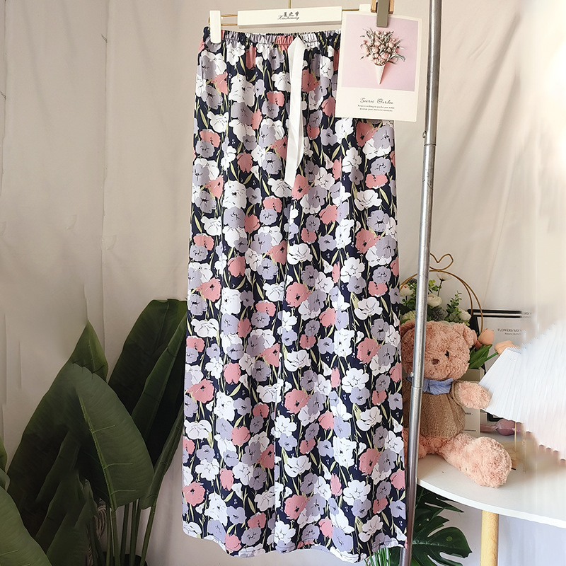 검은 바탕에 꽃