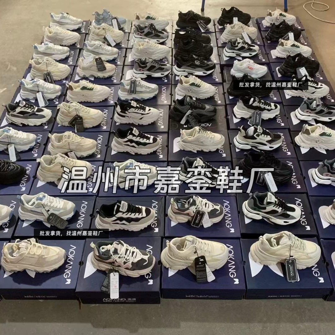 Оптовые поставки женской обуви на оптовом рынке спортивной обуви увеличены