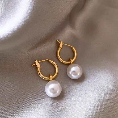 Liu Yifei and Xu Hongdou's Same Style Pearl Earrings for Women, Light Luxury Fashion Design Earrings with a Unique and Elegant Atmosphere, Simple and Minimalist Earrings