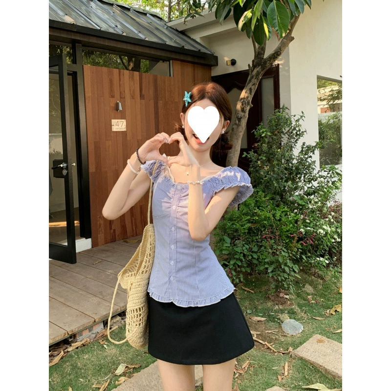 Летний костюм для девушек 2025 года: кружевной топ и рубашка в клетку с короткими рукавами контрастного цвета, комплект из двух предметов