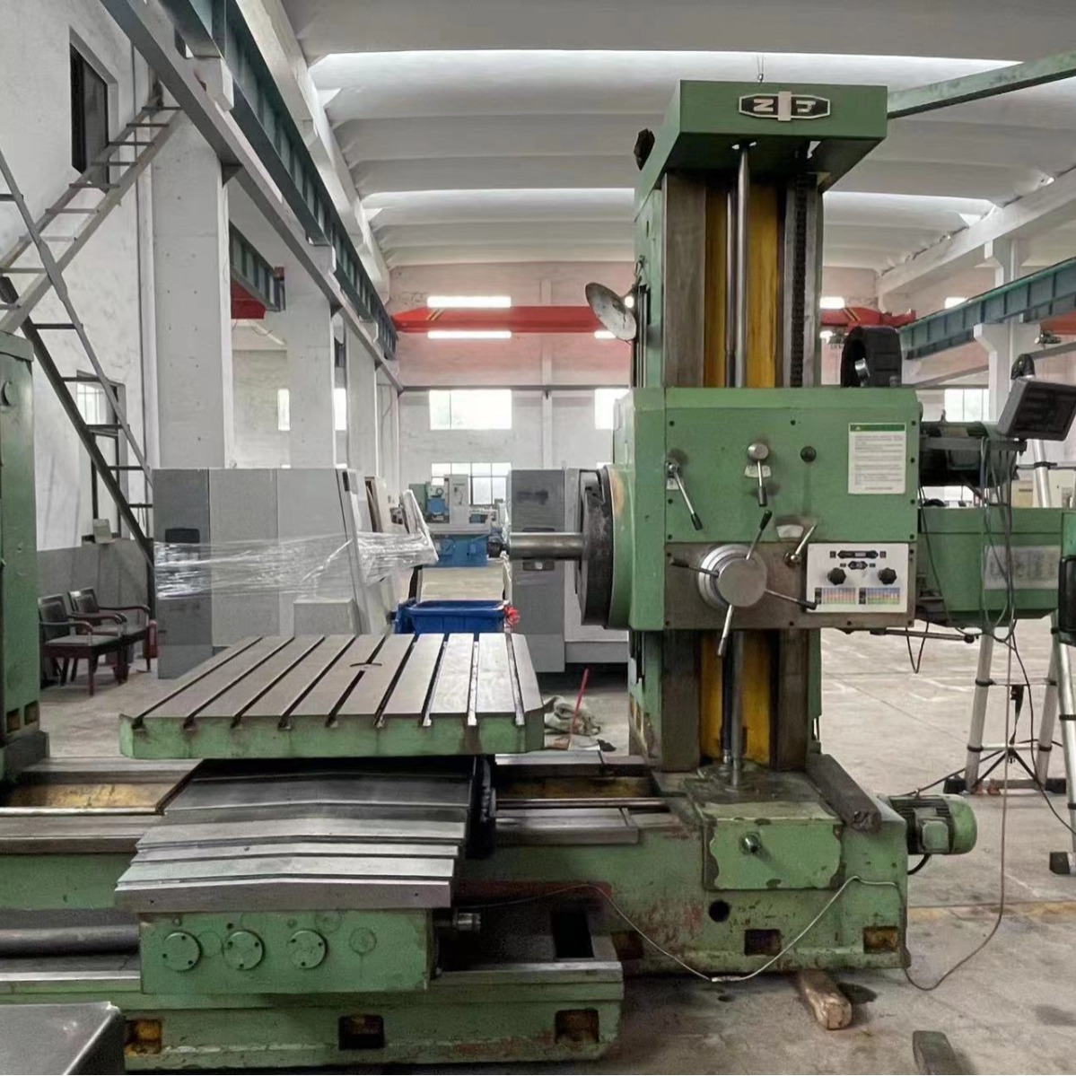 处理二手中捷TPX611B-3卧式铣镗床主电机功率:7.5镗轴直径:110