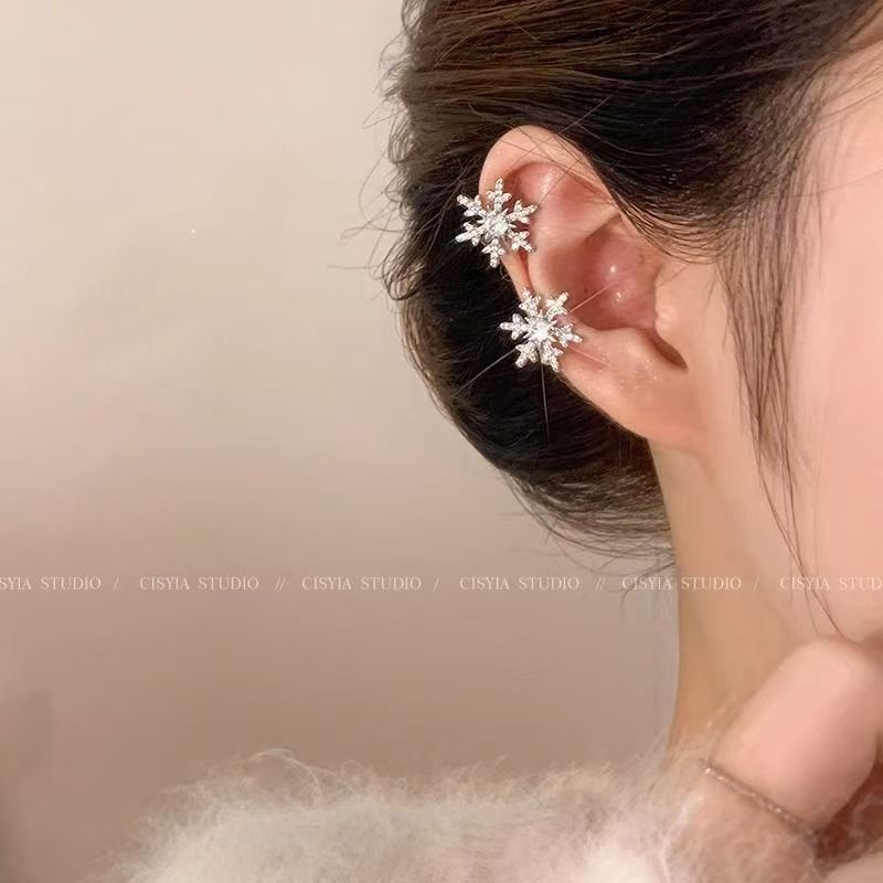 Nuevo copo de nieve sin zircon sin agujeros de orejas para mujeres otoño y invierno nuevo exquisito lujo ligero de alto nivel nicho estilo auriculares