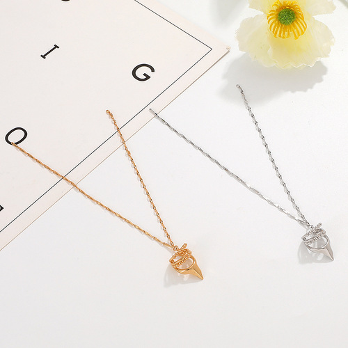 Elegant, minimalist European and American-style elf-inspired ear clips—no-piercing design featuring a chic, niche-worthy long-chain tassel ear cuff.