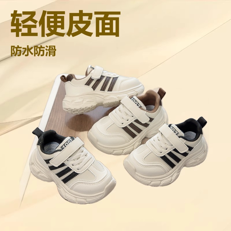 Zapatos deportivos para niños 2026 primavera universal simple zapatos casuales para niños impermeables zapatos para padres con suela suave